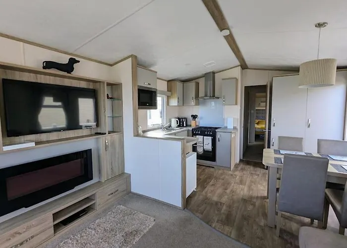 Beautiful Pet Friendly Southerness Caravan With Sea View & Decking Area
