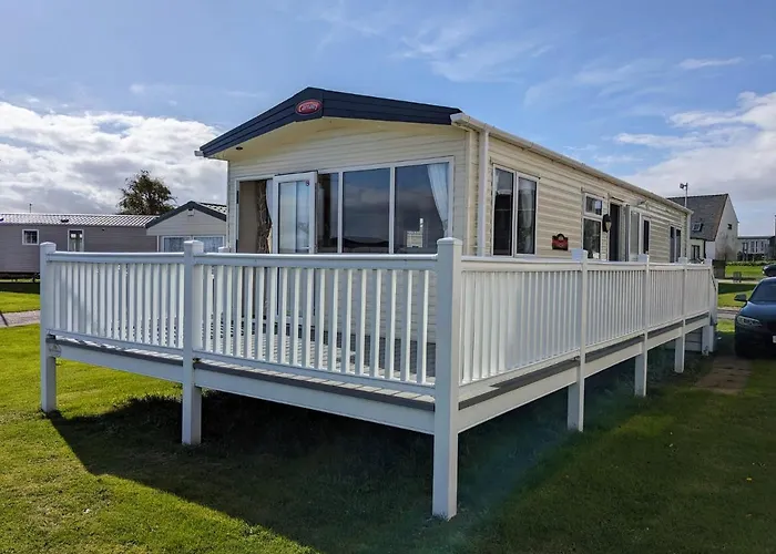 Beautiful Pet Friendly Southerness Caravan With Sea View & Decking Area