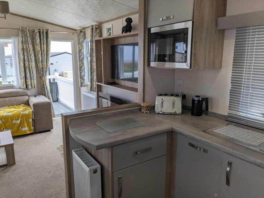 Beautiful Pet Friendly Southerness Caravan With Sea View & Decking Area