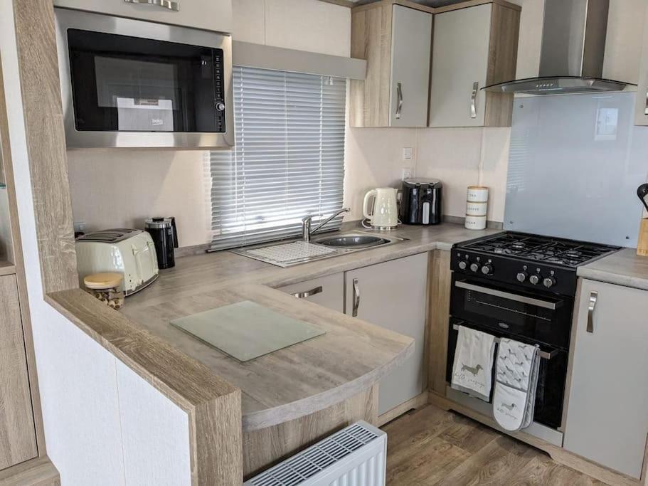 Holiday home Beautiful Pet Friendly Southerness Caravan With Sea View & Decking Area