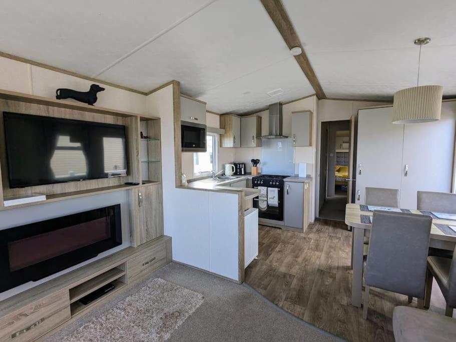 Beautiful Pet Friendly Southerness Caravan With Sea View & Decking Area Mainsriddle