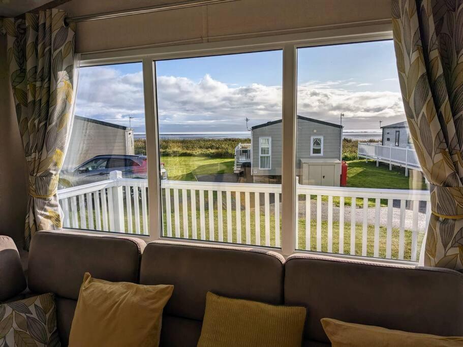Beautiful Pet Friendly Southerness Caravan With Sea View & Decking Area Holiday home *