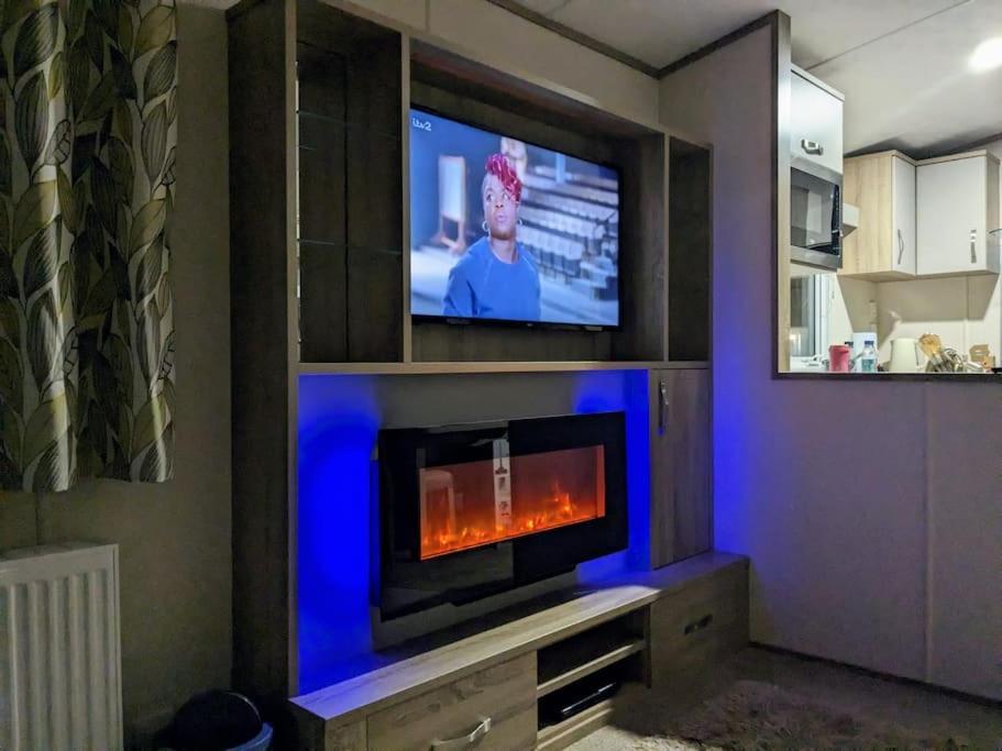 Beautiful Pet Friendly Southerness Caravan With Sea View & Decking Area Mainsriddle