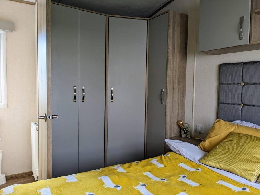 Holiday home Beautiful Pet Friendly Southerness Caravan With Sea View & Decking Area