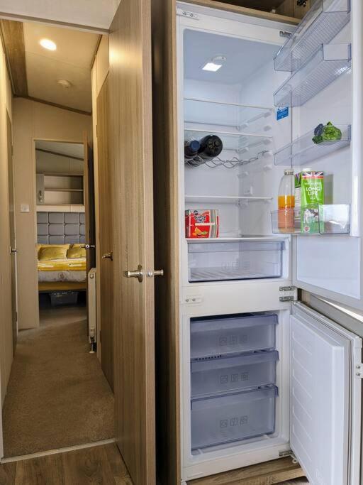 Beautiful Pet Friendly Southerness Caravan With Sea View & Decking Area Holiday home Mainsriddle