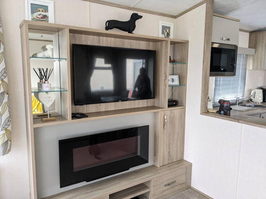 Beautiful Pet Friendly Southerness Caravan With Sea View & Decking Area Mainsriddle