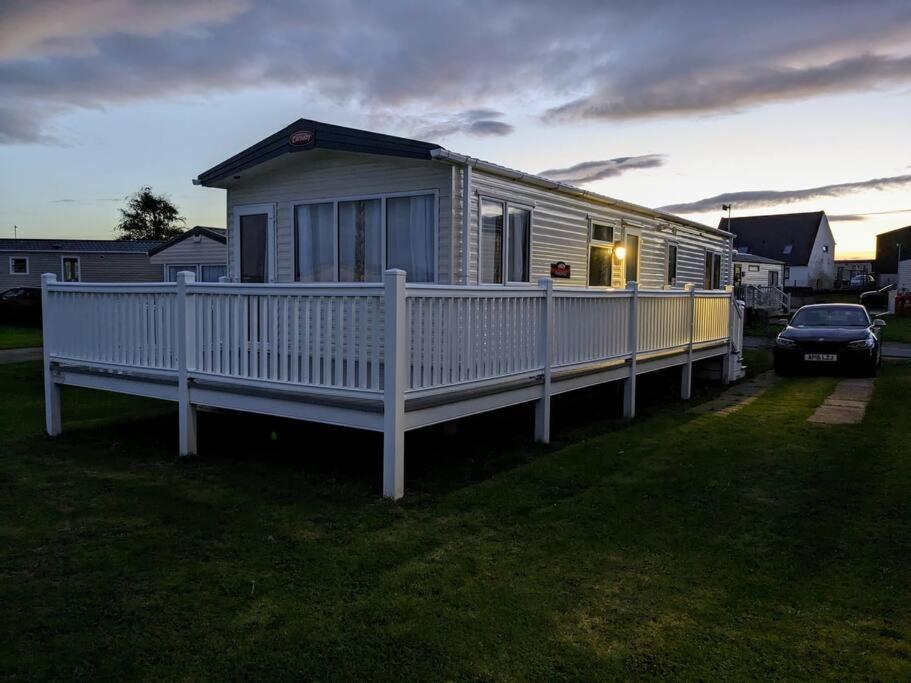 Beautiful Pet Friendly Southerness Caravan With Sea View & Decking Area Mainsriddle