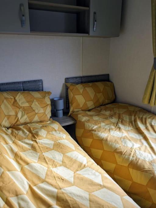 Beautiful Pet Friendly Southerness Caravan With Sea View & Decking Area Holiday home Mainsriddle